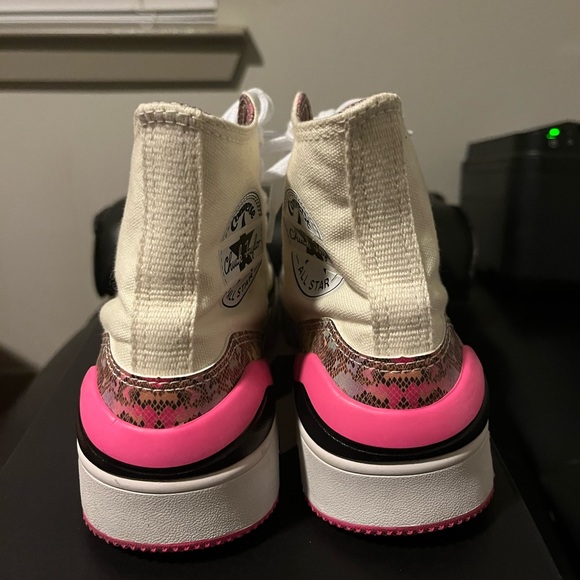 Converse - Picture 3 of 4